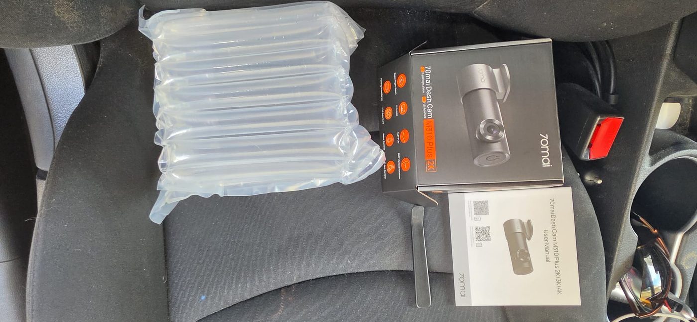 70mai Dash Cam M310 Plus 2K retail box and user manual
